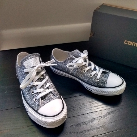 🌿Size 6 Metallic Women's Converse🌿 - Picture 3 of 6